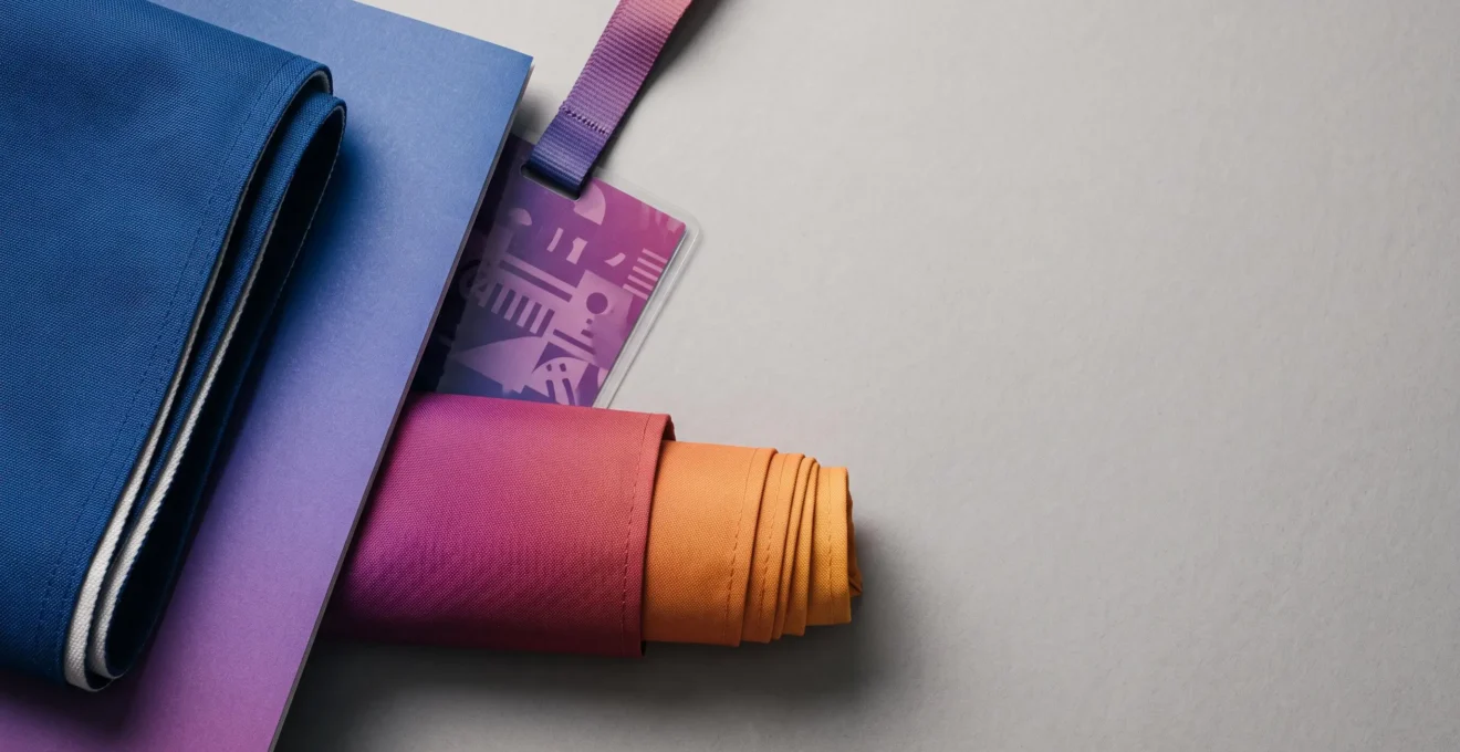 Assortiment harmonieux de supports événementiels imprimés aux couleurs parfaitement coordonnées