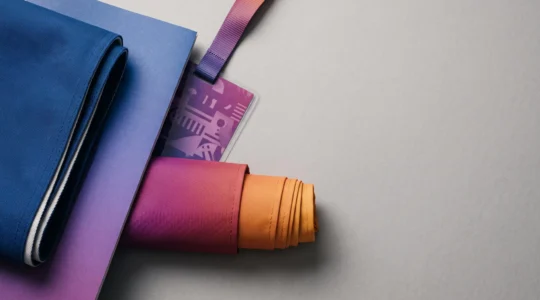 Assortiment harmonieux de supports événementiels imprimés aux couleurs parfaitement coordonnées